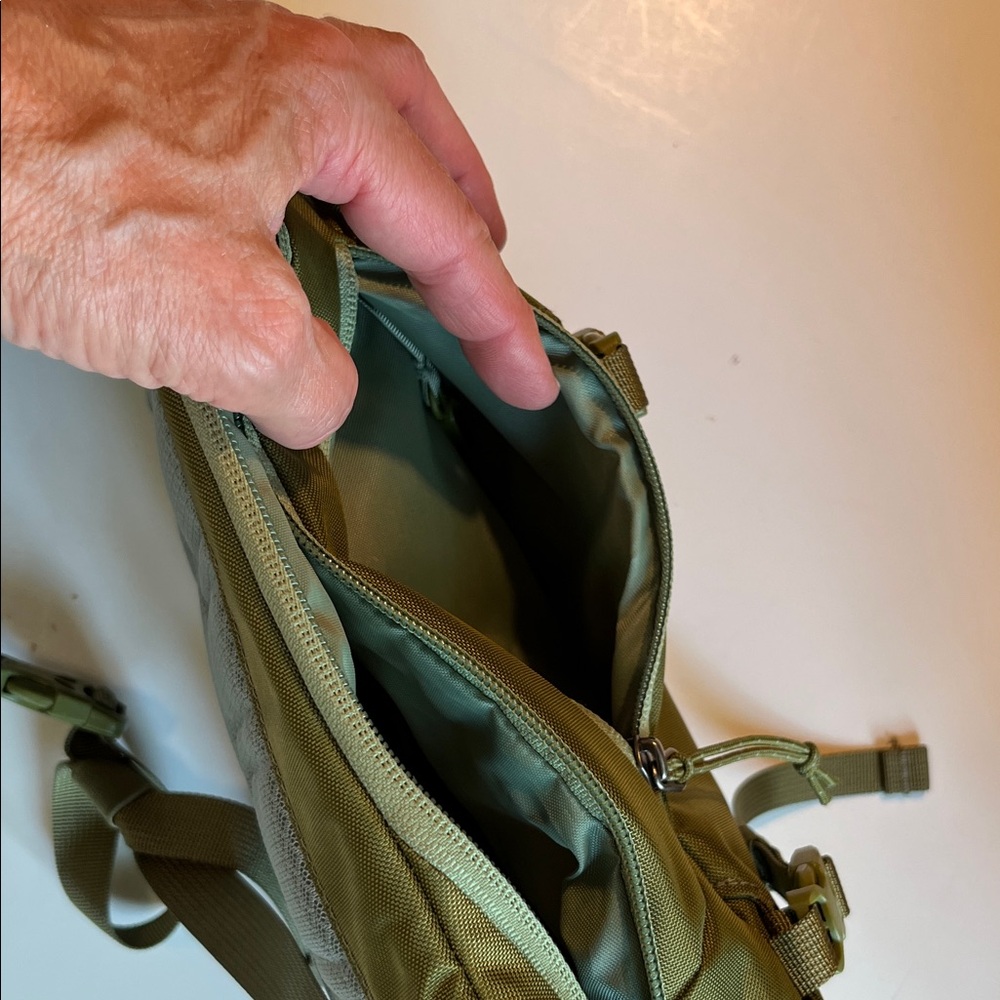 Patagonia Atom Belt Bag - Forest Green - Picture 6 of 7